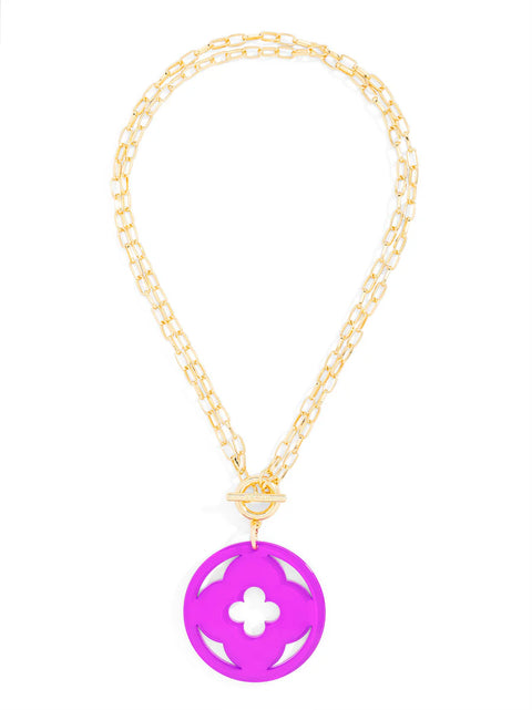 Quatrefoil Resin Pendant Necklace Jewelry